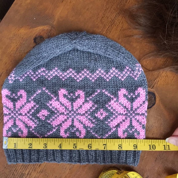 Hand Knit Nordic Hat/Toque - Picture 5 of 6